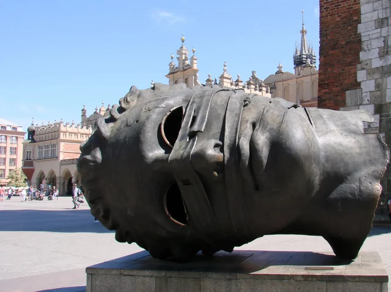 Rzeźby Salvadora Dalí: odkryj ich niesamowite znaczenie i historię