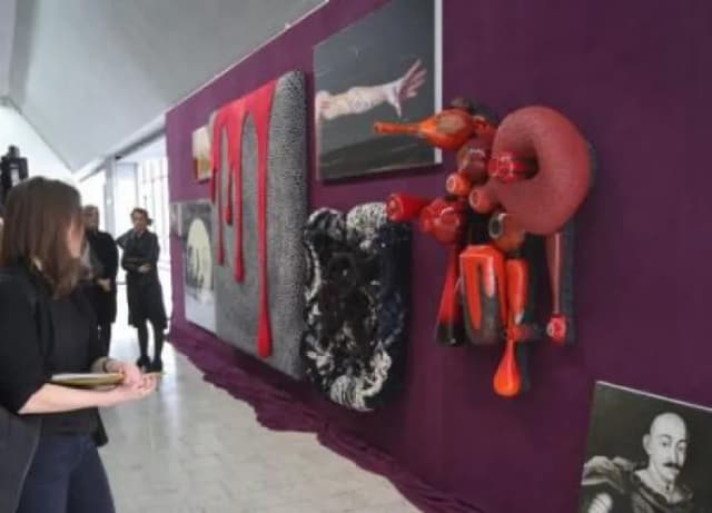 Sztuka nowoczesna w Polsce: Kluczowe trendy i artyści, których musisz znać